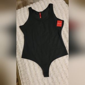SPANX NWT SCOOP NECK TANK THONG BODYSUIT SIZE LARGE BLACK